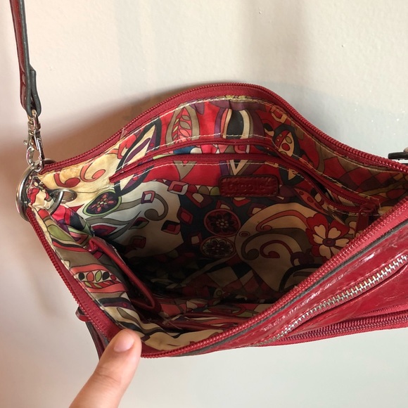 Crossbody red. - Picture 4 of 5